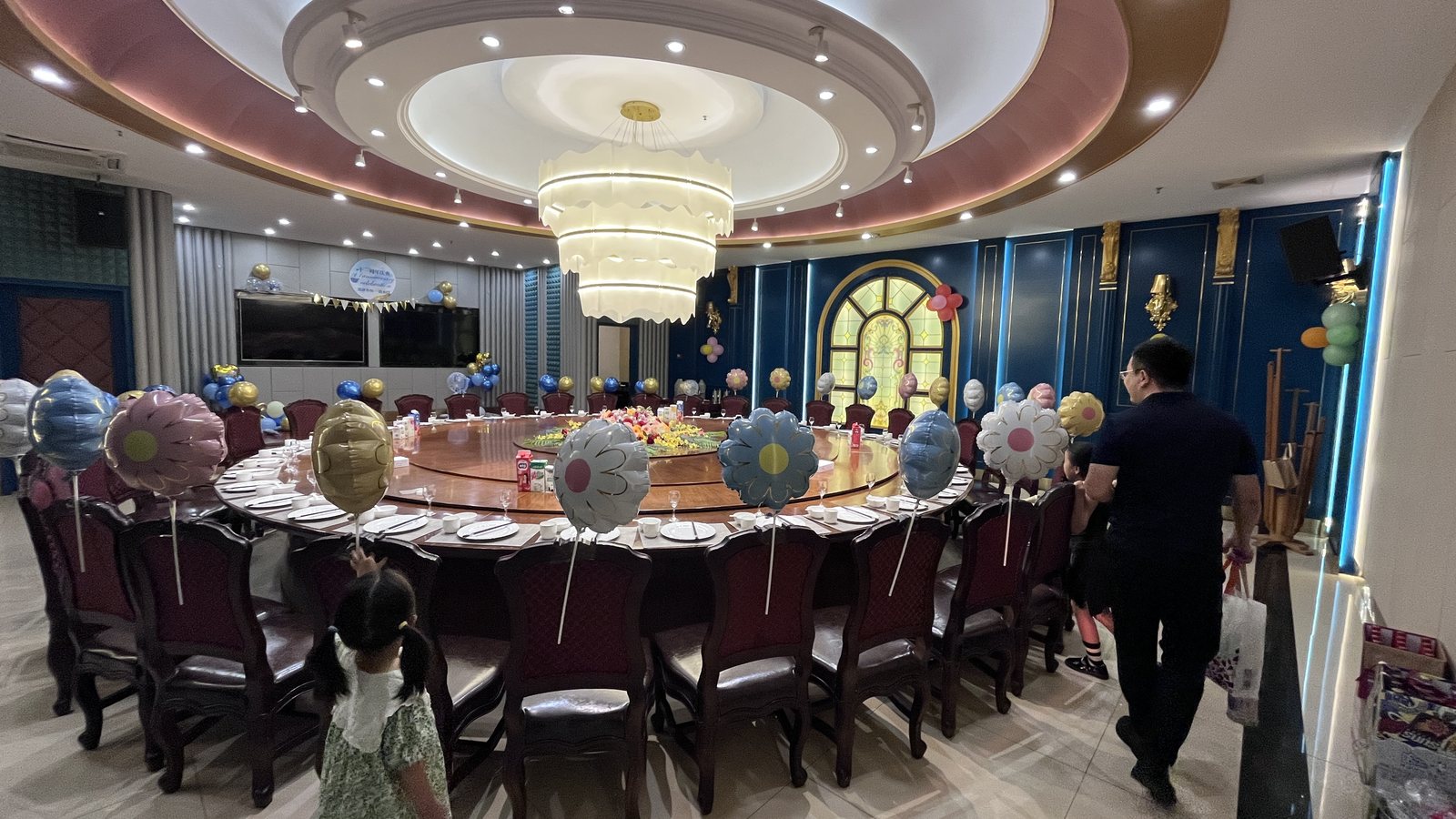 京都烤鸭酒店25至36人大型包间与小型宴会场景实拍环翠花园南店