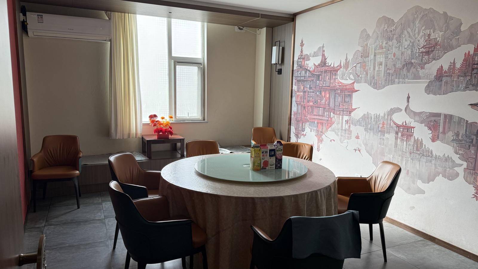 京都烤鸭酒店6至8人独立包间圆桌商务与家庭聚餐实拍