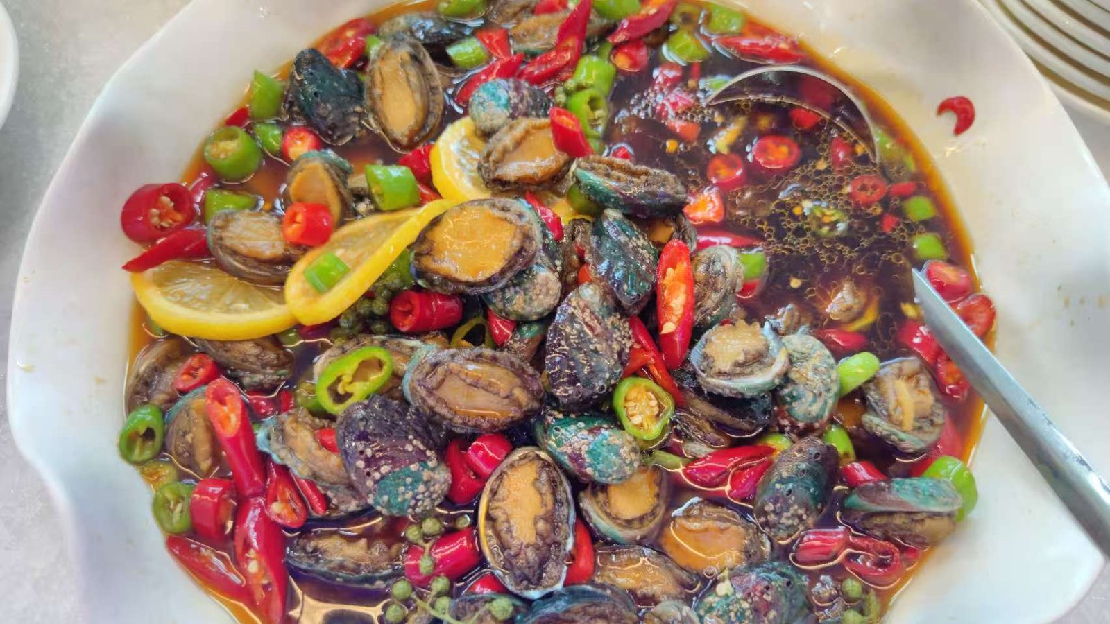 京都小肥羊·火锅大排档寿光店涮品与蘸料区实拍