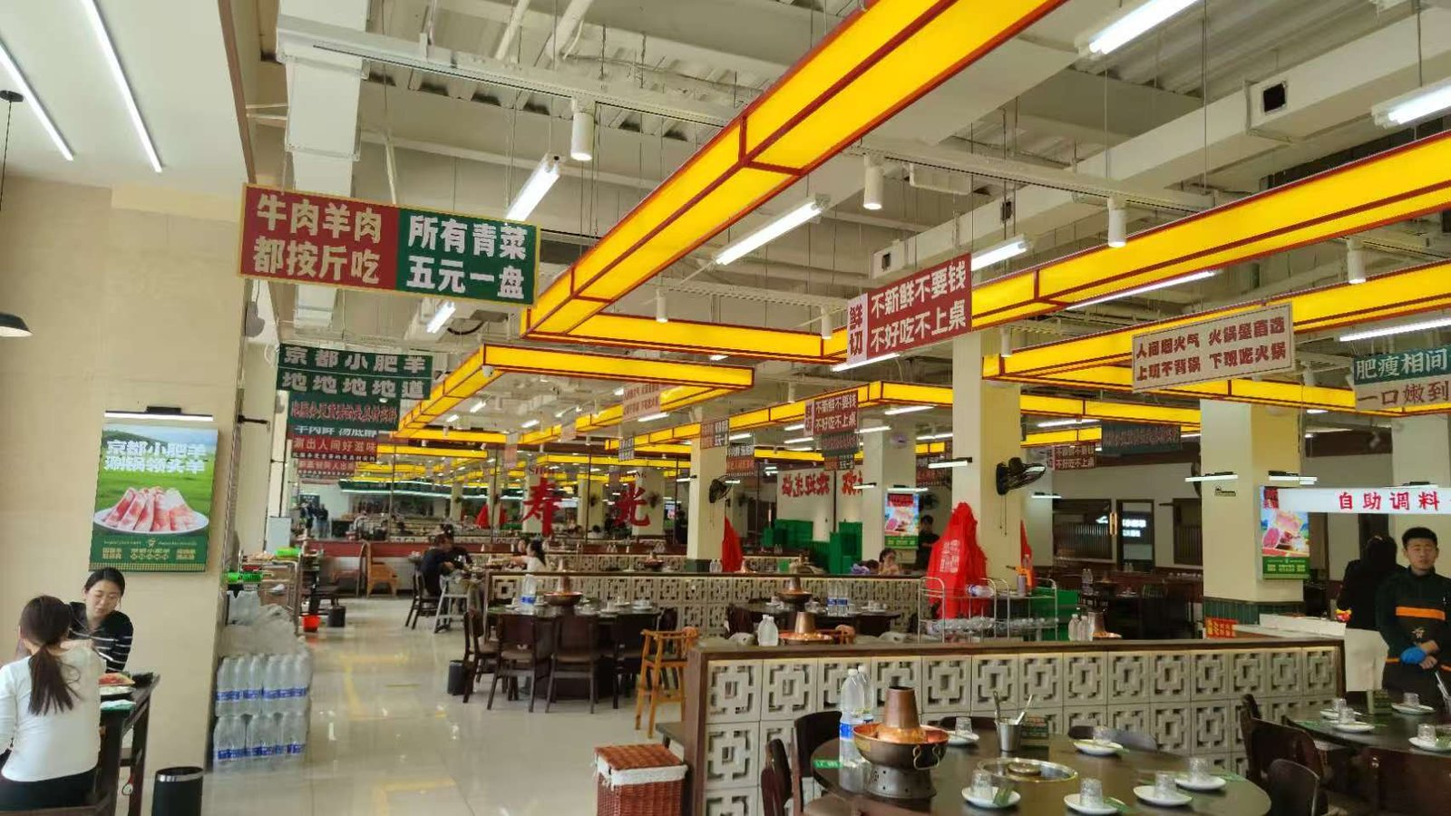 京都小肥羊·火锅大排档威尼斯小镇店大厅就餐环境实拍