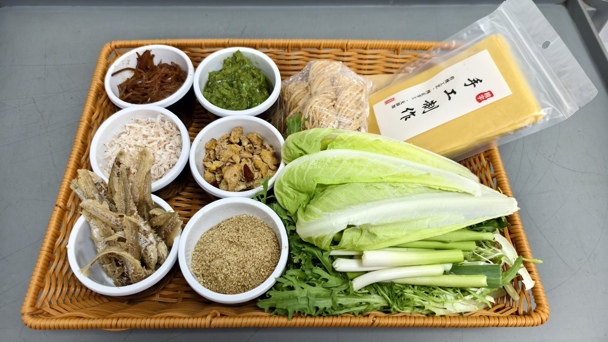 煎饼卷葱，家常粗粮搭配，京都渔市·超级平价大排档寿光店实拍